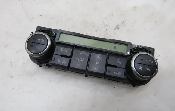 Toyota Auris E180 Climate control unit 55900-02410