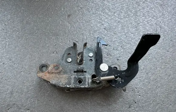 Nissan King Cab, Navara Tie down hook / loop 65601VK400