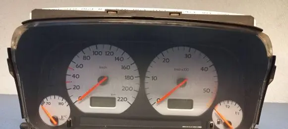 Volkswagen Golf III Speedometer (instrument cluster) 1H0919864R 6160633161 0263301250