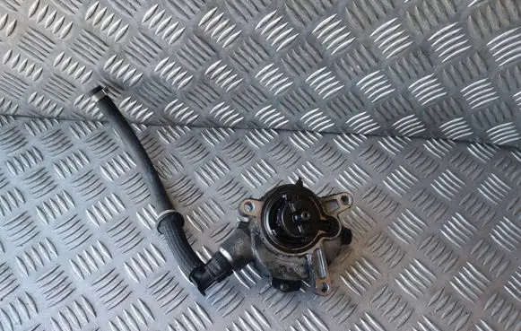 Volvo XC70 Vacuum pump 30731825