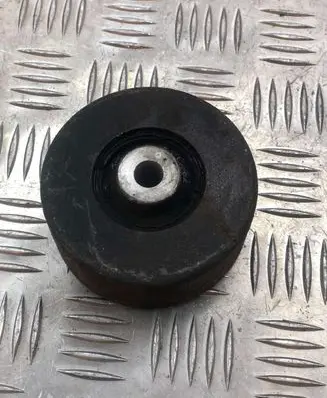 BMW 5 E39 Engine mount bracket
