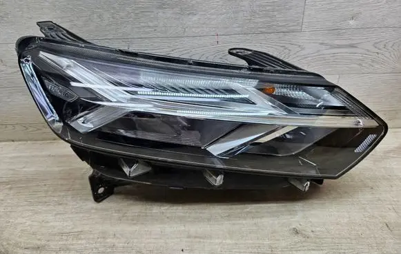 Dacia Sandero III Headlight/headlamp 260101940R