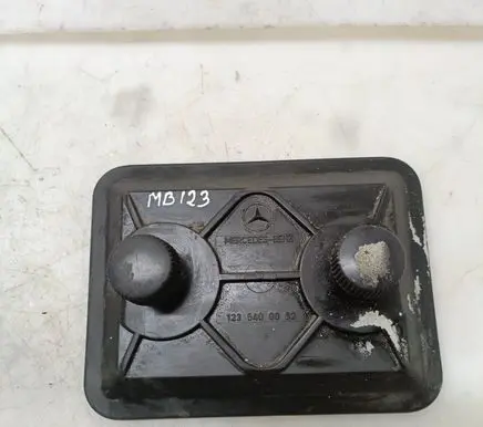 Mercedes-Benz W123 Fuse box cover 1235400082