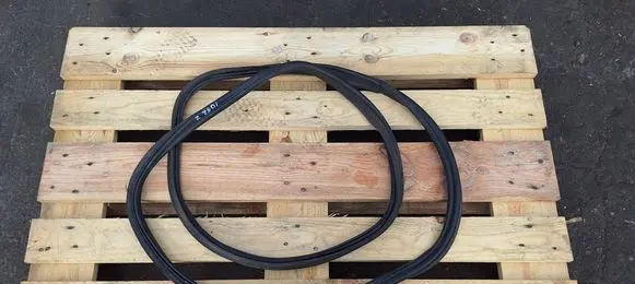 Nissan X-Trail T30 Trunk rubber seal (body) 