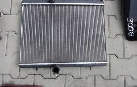 Peugeot 3008 I Coolant radiator