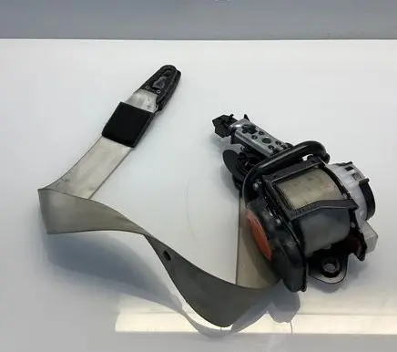 Porsche Macan (95B) Rear seatbelt 