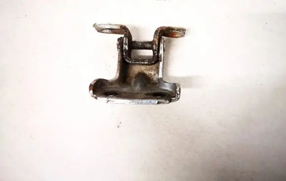 Subaru Impreza III Rear door lower hinge
