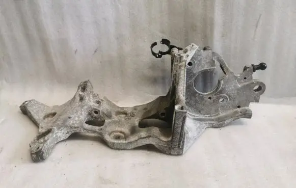 Volkswagen PASSAT B8 Engine mounting bracket 04L903143D ASI9003