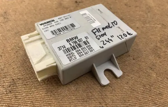 BMW 5 F10 F11 Air suspension control unit module (rear) 6798937 37146798937 37146799677