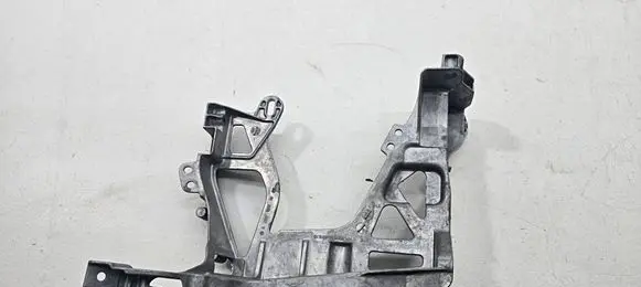 Mercedes-Benz C W205 Headlight/headlamp mounting bracket A2056221600