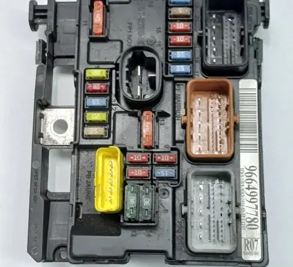 Peugeot 207 Fuse module 9664997780 BSMR0700 R07