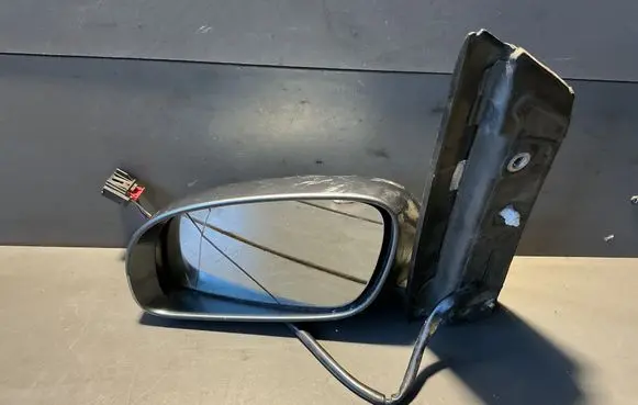 Volkswagen Touran I Front door electric wing mirror E1010744