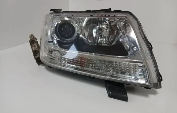 Suzuki Grand Vitara II Headlight/headlamp 10059079