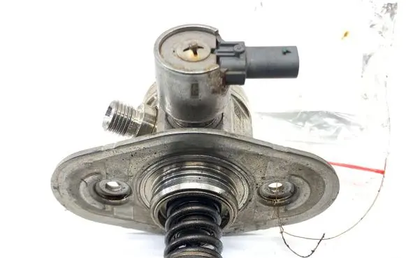 BMW X3 F25 Fuel injection high pressure pump 0261520282