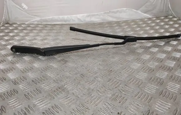 Volkswagen PASSAT B7 Windshield/front glass wiper blade 3C2955410C