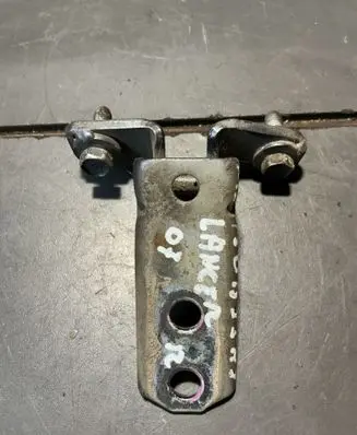 Mitsubishi Lancer Front door lower hinge