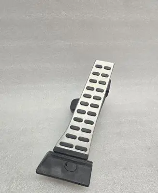 Accelerator throttle pedal