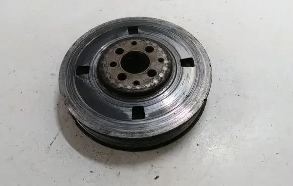 Volkswagen Golf IV Crankshaft pulley 028105243T