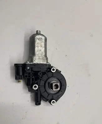 Suzuki Grand Vitara II Front door window regulator motor 8346065J00