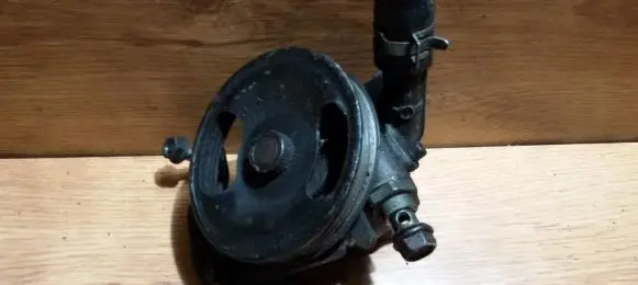 Mazda 323 Power steering pump