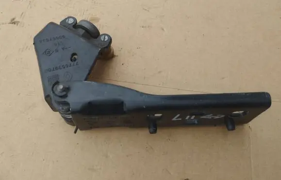 Renault Trafic III (X82) Sliding door middle roller runner 777653970R