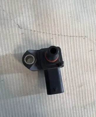 BMW 5 G30 G31 Air pressure sensor 8637896