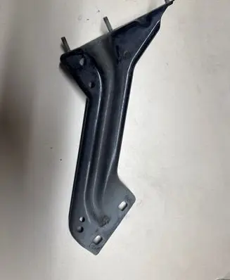 Audi Q5 SQ5 Fender mounting bracket 8R0821136