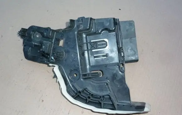 Mercedes-Benz E W238 Front door lock A2057230108