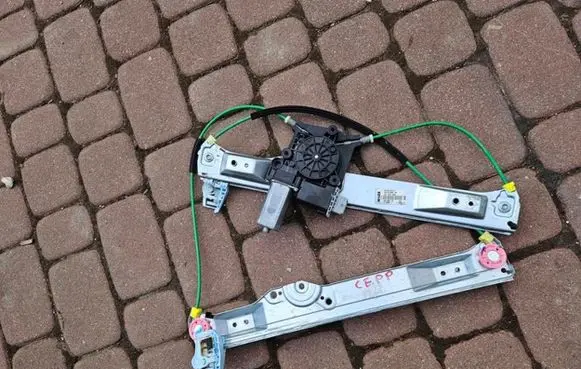 Opel Corsa E Front door electric window regulator 39161990
