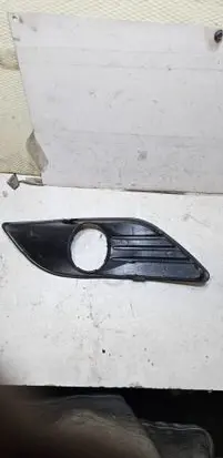 Ford Focus Front fog light trim/grill 8M5119952AE
