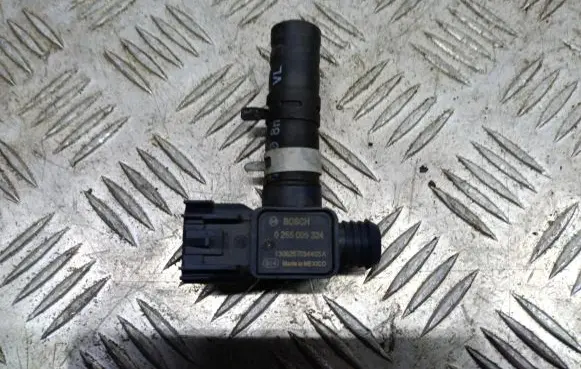 Tesla Model S Sensor