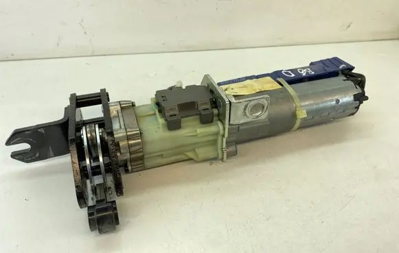 Volkswagen PASSAT B6 Tailgate/trunk/boot lift motor 3C9827384F 111108
