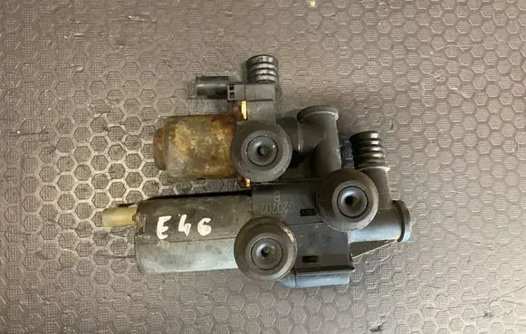 BMW 3 E46 Coolant heater control valve 64118369807 1147412149