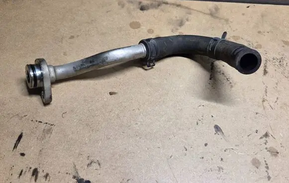 Engine coolant pipe/hose