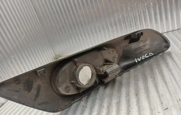 Front fender indicator light