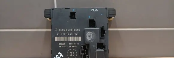 Mercedes-Benz E W211 Door control unit/module 2118704026 00006805