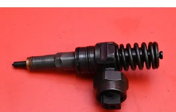 Volkswagen Golf IV Fuel injector 038130073F