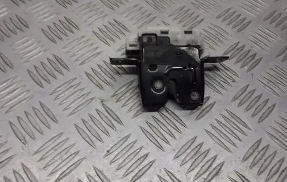 Renault Clio III Tailgate exterior lock 8200076240
