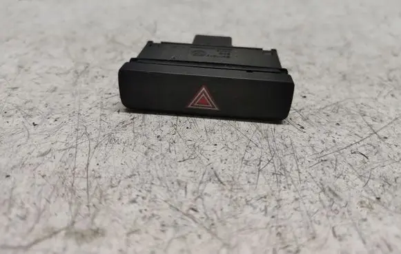 Volkswagen PASSAT B7 Hazard light switch