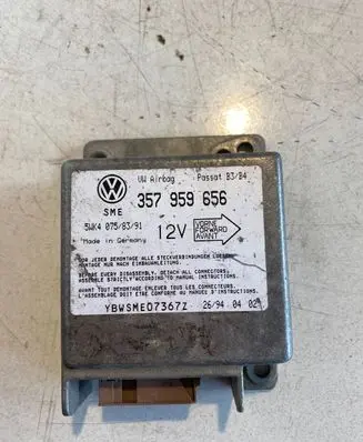Volkswagen PASSAT B4 Airbag control unit/module SME07367 357959656 5WK40758391
