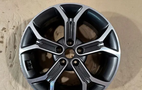 KIA Xceed R18 alloy rim 
