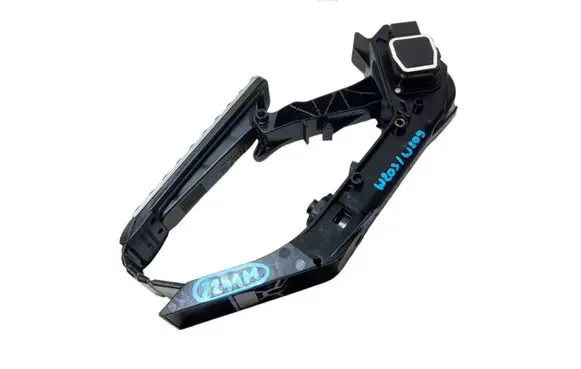 Mercedes-Benz C W203 Accelerator throttle pedal A1703000404
