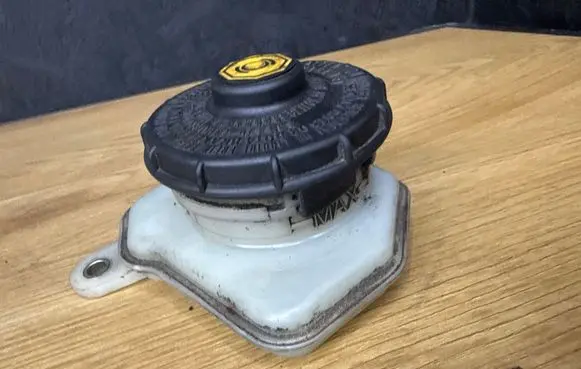 Honda Civic Brake fluid reservoir