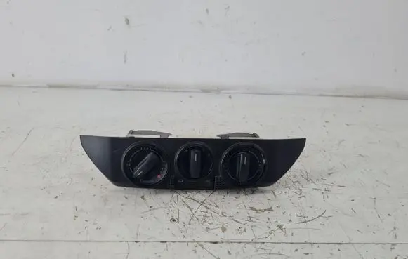 Volkswagen Polo Climate control unit 6Q0820075C