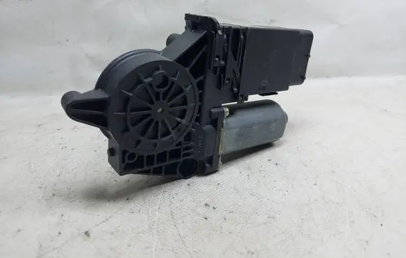 Volkswagen PASSAT B5 Front door window regulator motor 101430200 05076210 21022200
