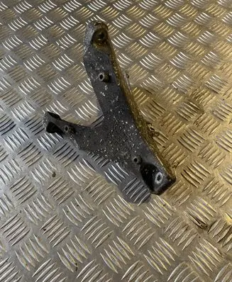Audi A4 S4 B7 8E 8H Engine mounting bracket 8E0199308AR