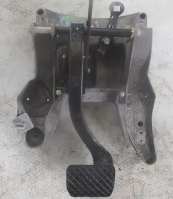 Volkswagen Touareg I Brake pedal 7L0723117