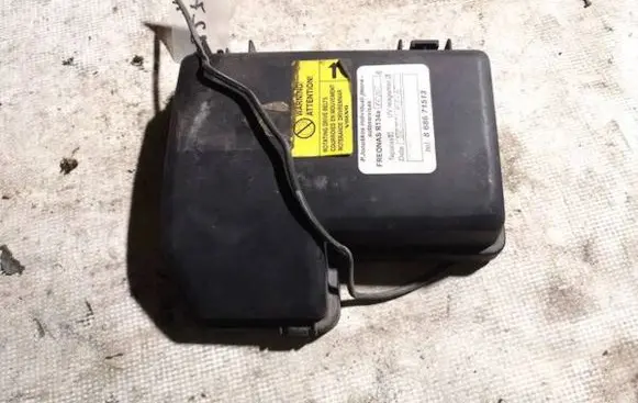 Volvo S60 Fuse box cover 8645259