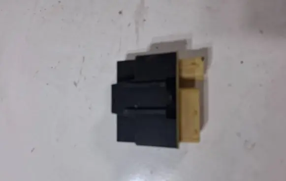 Citroen C4 II Picasso Coolant fan relay 9801916680