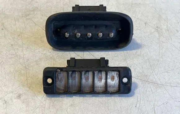 Mercedes-Benz Vito Viano W447 Sliding door contact joint 6398200654